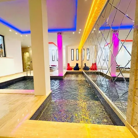 빌라 Honeymoon With Luxury Indoor And Outdoor Pools In Kalkan *