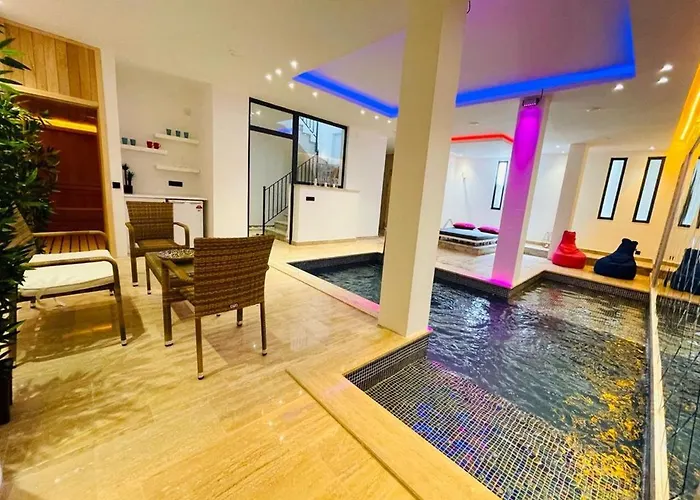 Honeymoon With Luxury Indoor And Outdoor Pools In Kalkan 빌라 카스