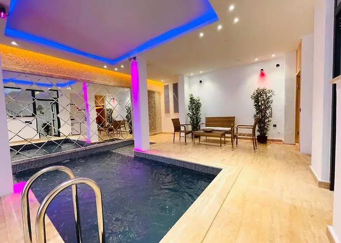 빌라 Honeymoon With Luxury Indoor And Outdoor Pools In Kalkan 카스