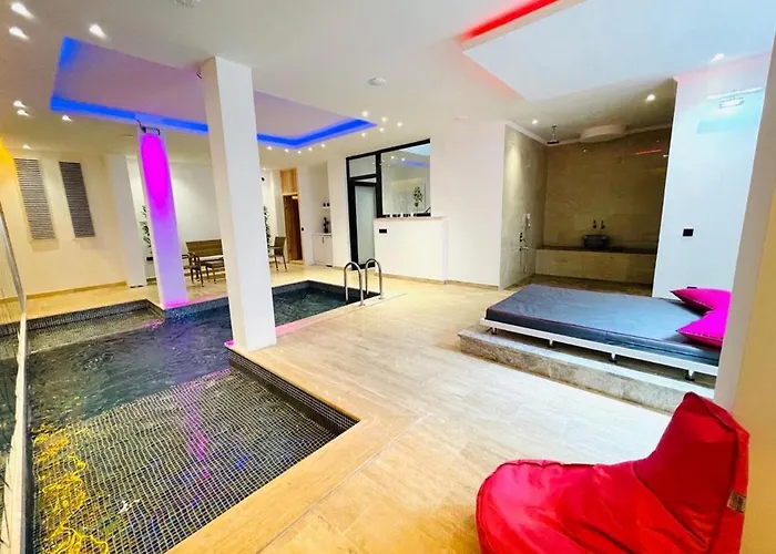 Honeymoon With Luxury Indoor And Outdoor Pools In Kalkan 카스