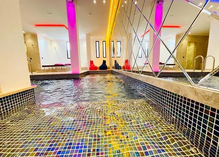 Honeymoon With Luxury Indoor And Outdoor Pools In Kalkan 카스