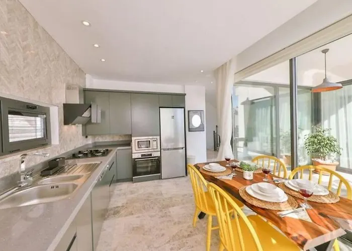 빌라 Honeymoon With Luxury Indoor And Outdoor Pools In Kalkan